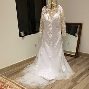 Beautiful Lace Bridal Gown